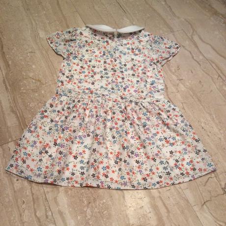 Slavnostní šaty s drobnými kvítky, 110