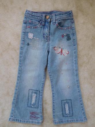 Džíny s vážkou, next,104