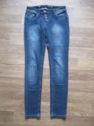 Džíny, s