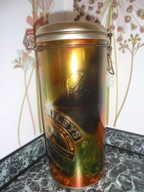 Dekorace-dóza kulatá vysoká nejen na likér,