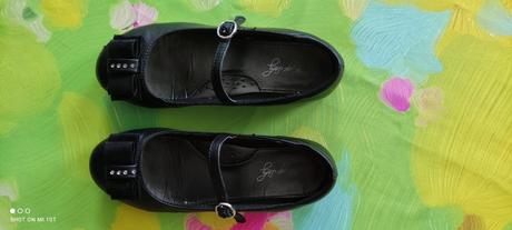 Slavnostní střevíčky, 32