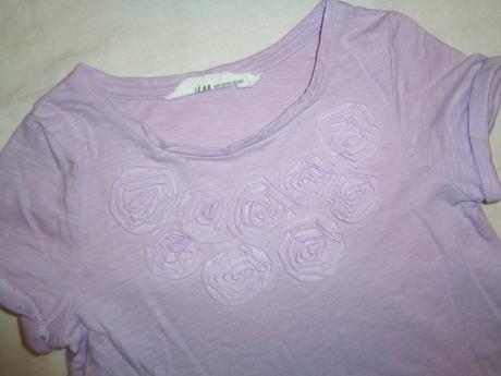 Luxusní fialkové tričko s růžičkami 122/128, h&m,122