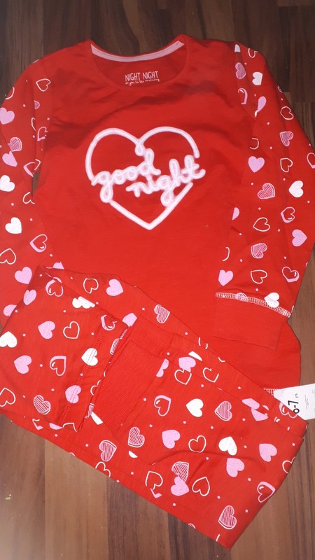 Červené pyžamo se srdíčky vel 122 mothercare, mothercare,122