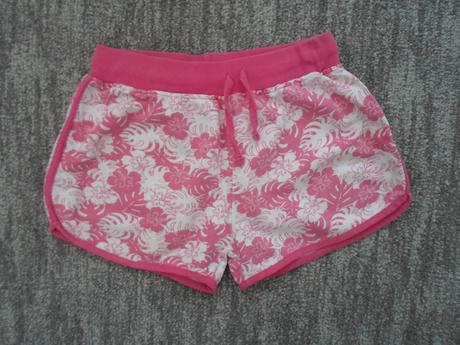 Růžové bílé kraťasy kraťásky šortky, 146