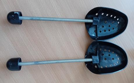 Napínáky do bot, 32