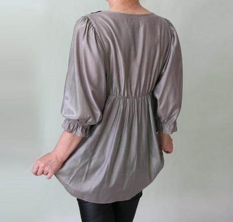 Stříbrošedá tunika s černou krajkou vel.38-40, 38 / m