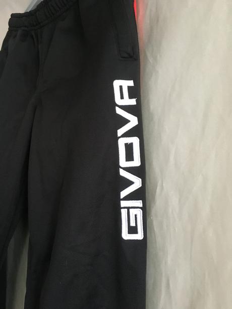 Vel. 152 černé tepláky s kapsami a tkanicí, 152