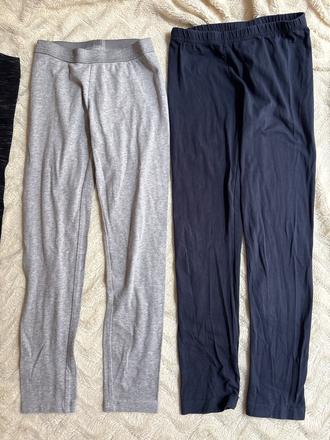 Skvělý stav, obojí málo nošené 134/140 šedé peppe, yigga,134
