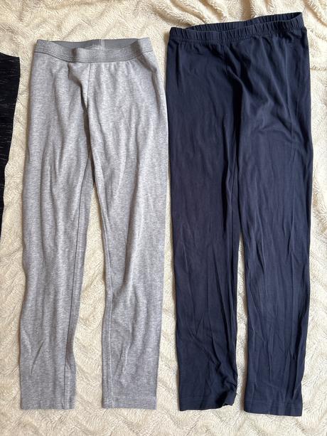 Skvělý stav, obojí málo nošené 134/140 šedé peppe, yigga,134