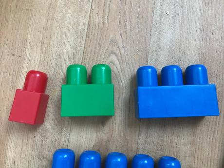 Plastové kostky - mega blocks,