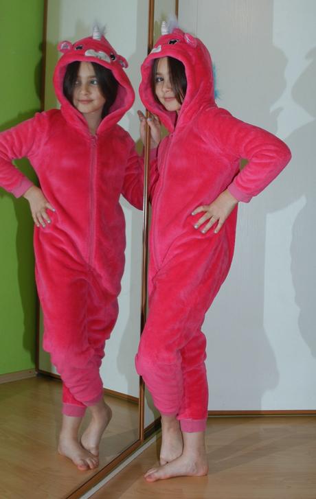 Chlupatý hebký dívčí růžový overal junikorn, debenhams,140