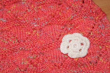 Dívčí pletená čepička květ, obv. 31 - 36 cm, 56