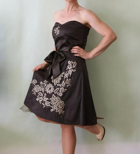 Hnědé korzetové šaty s výšivkou vero moda vel.s, vero moda,s
