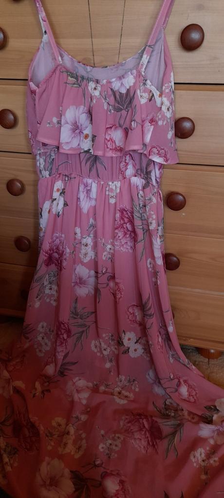 Květované dlouhé šaty, 