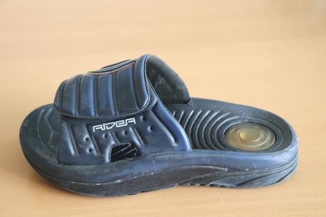 Gumové pantofle, 26