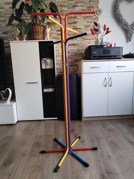 Dětský kovový stojan věšák, 