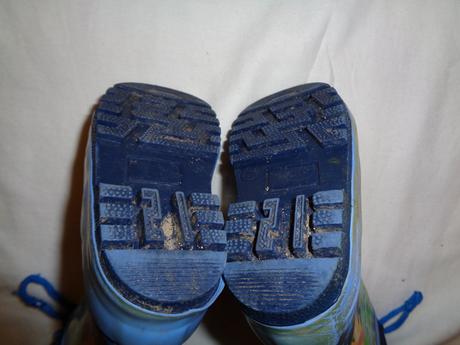 Modré hvězdičkové gumáky s raketou, 21