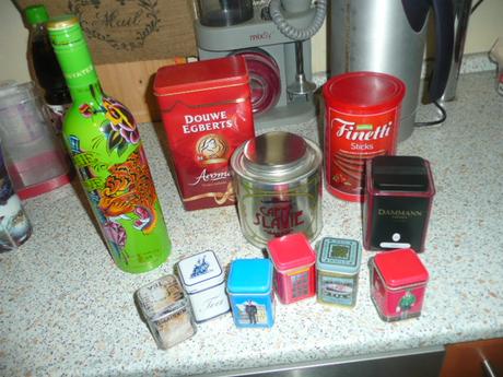 Plechovky čaj káva,