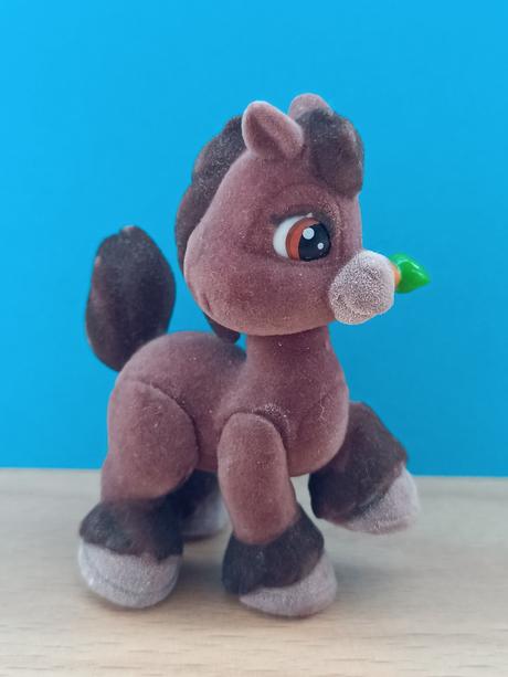 Sametový koník s mrkvičkou,