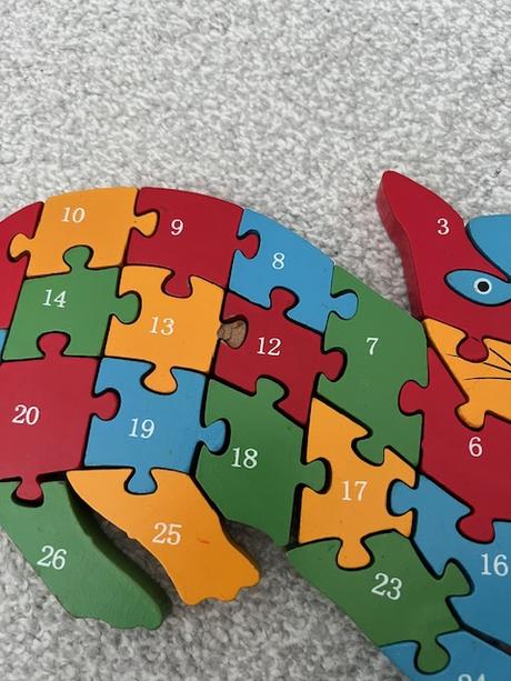 Dřevěné puzzle kočička s písmeny a číslicemi, 