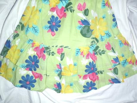 Nepřehlédnutelné květované barevné šaty, girl2girl,104