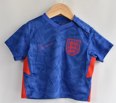 Komplet vel. 3 - 6 m, nike,68