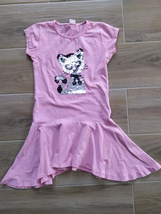 Růžové šaty s kočičkou, 122