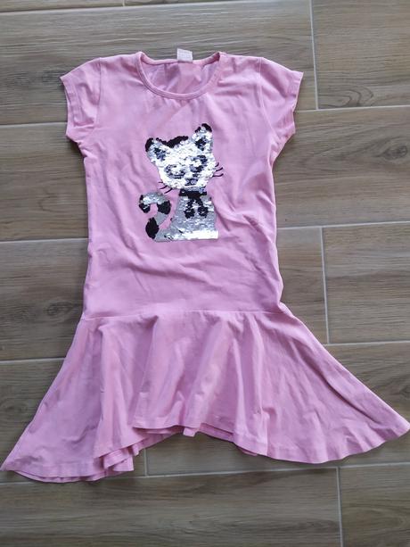 Růžové šaty s kočičkou, 122