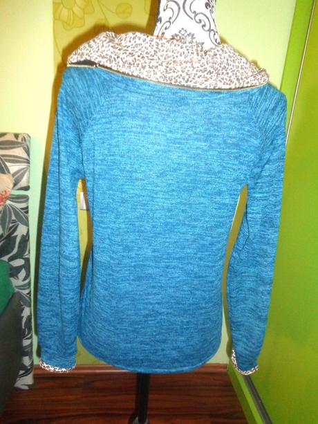 Petrolejově zelený slabší svetr, m