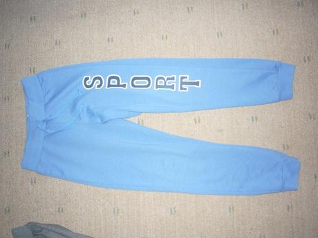 3x tepláky vel 122-128, 128