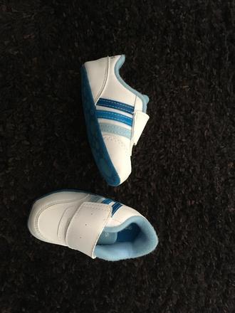 Capacky, adidas,19