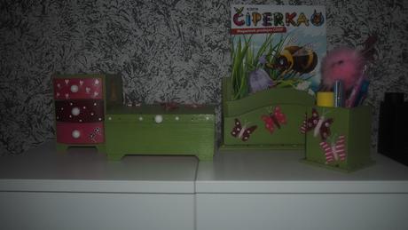 Ručně vyráběný dřevěný set,