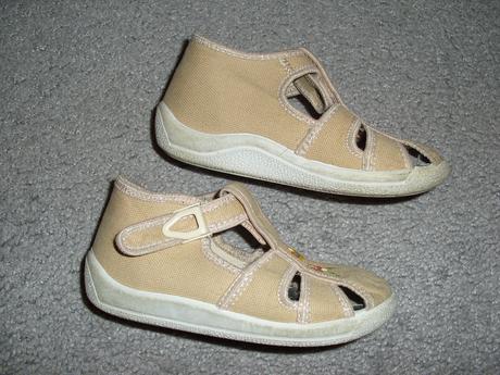 Papuče na přezku, 25