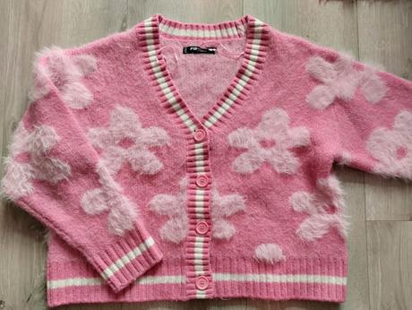 Svetr na knofílíky široký s kytkama, new yorker,m