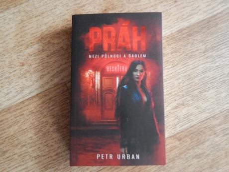 Kniha práh mezi půlnocí a ďáblem,
