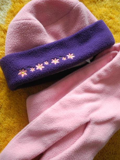 2 čepice a šála, disney