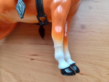 Starší plastový kůň, koníček,koník,slepená noha,