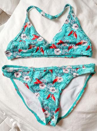 Dvoudílné plavky, 134