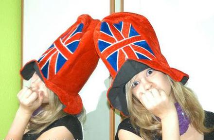 Karnevalový sametový klobouk červený,