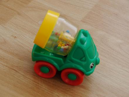 Auticko s chrasticimi kulickami-fischer price,