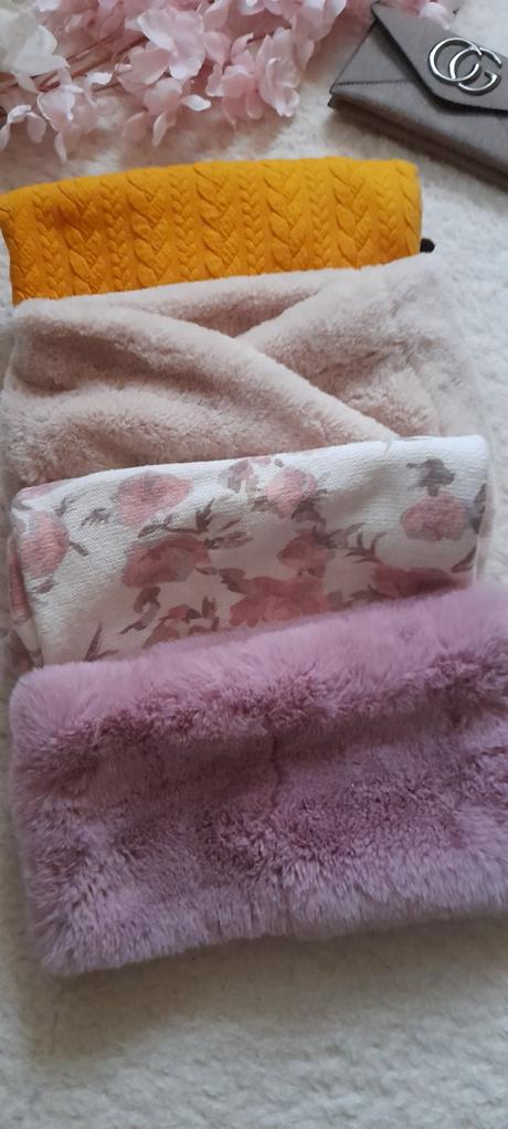 Květovaný tunelový šál, h&m