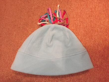 Čepice s třásněmi cca 10 - 13 let, 152