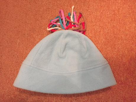 Čepice s třásněmi cca 10 - 13 let, 152