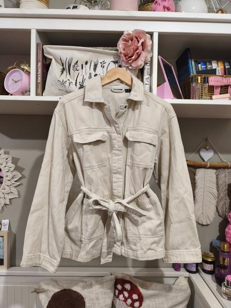 Krémový jarní kabátek s páskem s/m, abercrombie&fitch,s