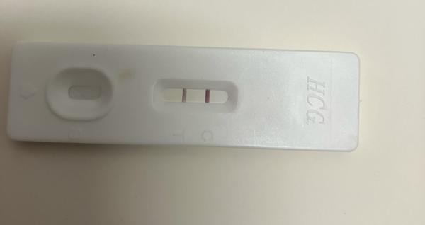 Časté pozitivní těhotenské testy a bolesti břicha. Co dělat?