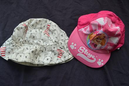 Klobouk a kšiltovka v.74-86, nickelodeon,80
