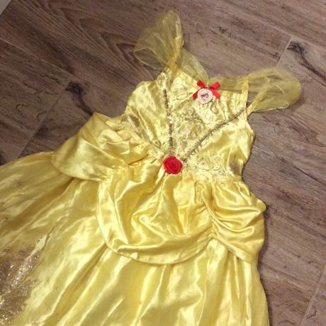 Kostým ,,kráska bella" v. 116, 