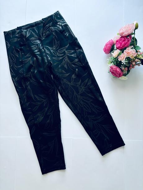 D38/ legíny 3/4 černé s ornamenty - v.xs/s, usa pro,xs