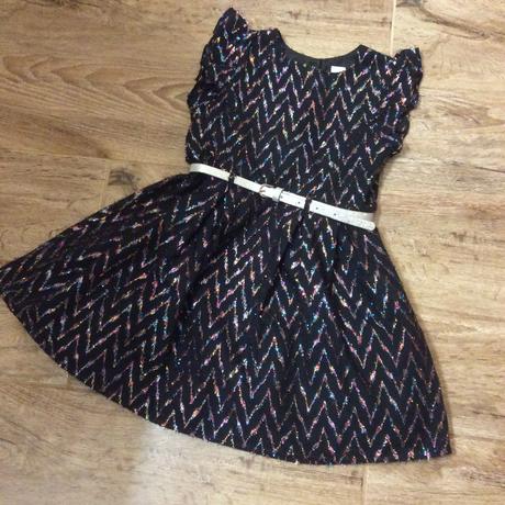 Slavnostní šaty s barev. nitkami a stříbr. páskem, tu,104