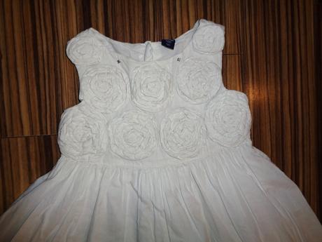 Pěkné bílé šaty s našitými růžičkami, gap,110